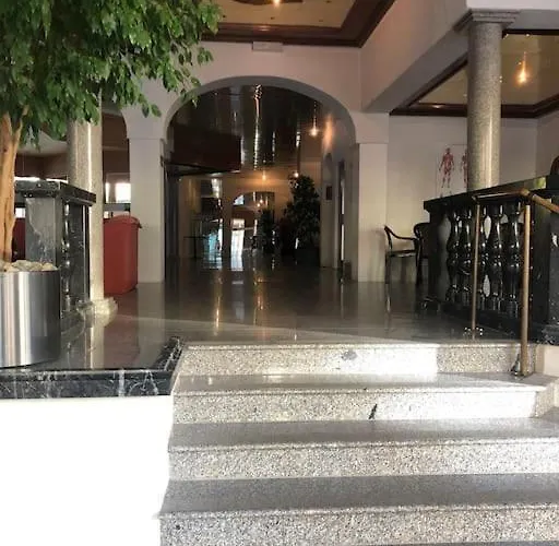 Апартаменты Modern Apt, Swimming Pools, Wellness & Tennis