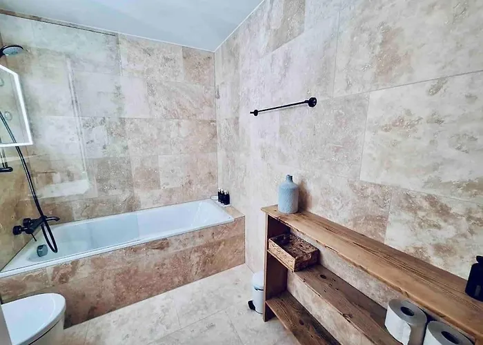 Apartman Modern Apt, Swimming Pools, Wellness & Tennis *