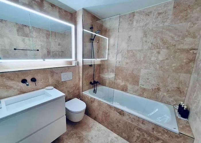 Apartman Modern Apt, Swimming Pools, Wellness & Tennis